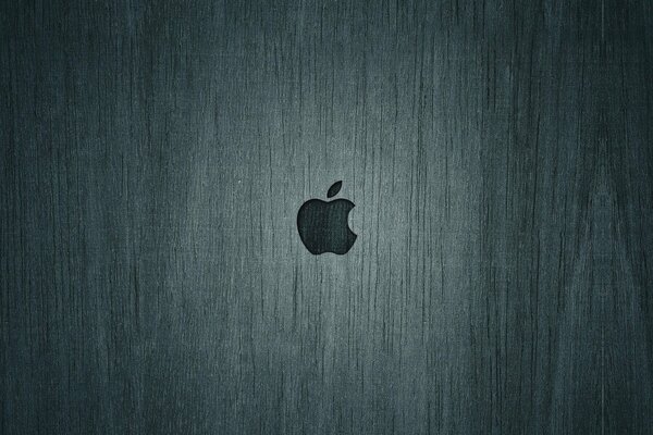 Imagen minimalista del logotipo de Apple bajo el árbol