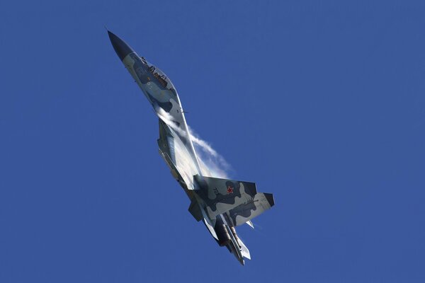 Su-30mki-Kampfjet geht an den Start