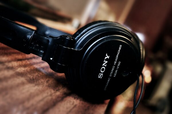 Sony cuffie elegante nero moderno