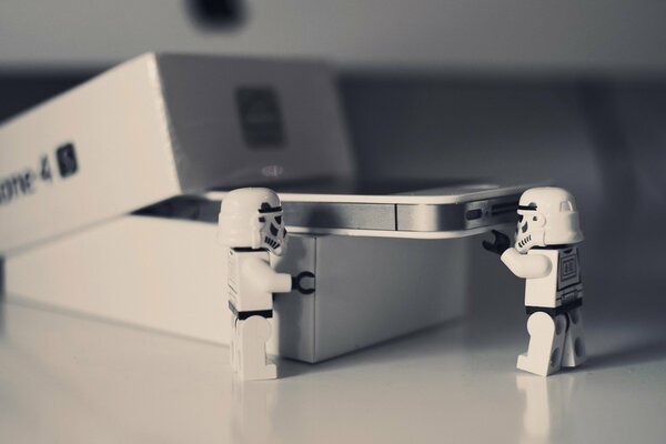 Iphone 4 exploring star Wars stormtroopers lego