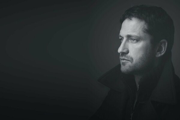 Portrait of Gerald Butler in black and white