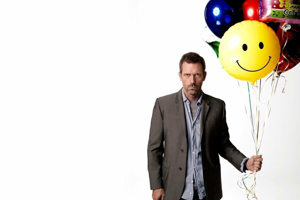 La faccia assassinata dell attore cinematografico Dr. House con palloncini