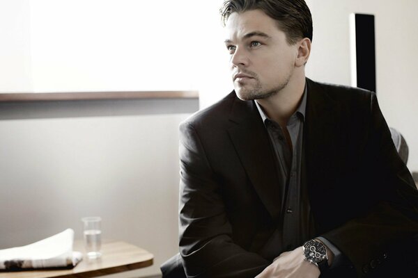 Leonardo dicapri acteur chic et bel homme