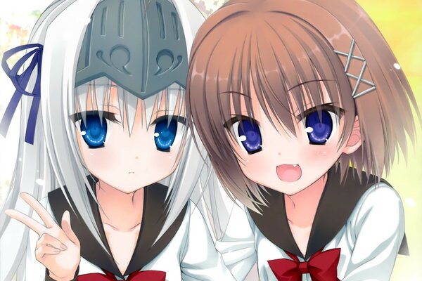 Figura de anime de dos chicas en trajes idénticos