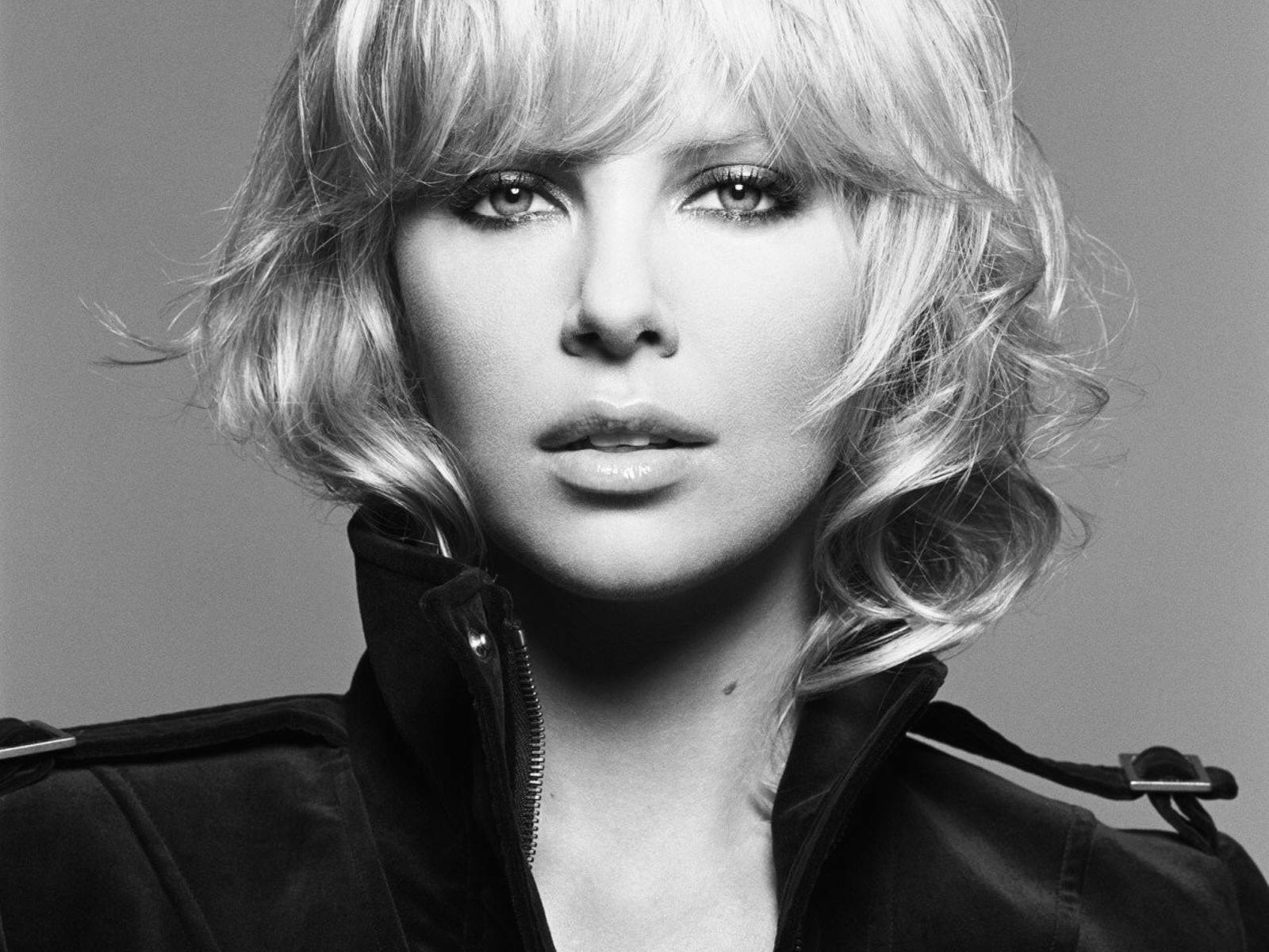 charlize theron actrice tevushka regard visage