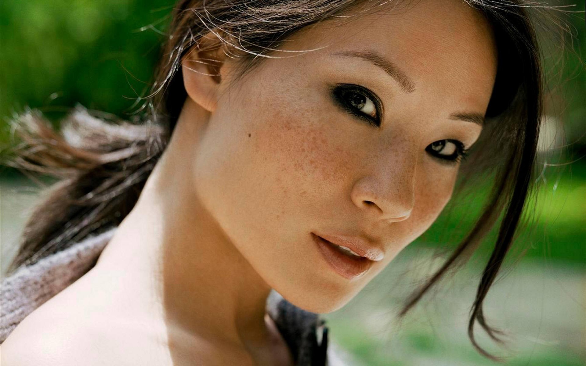 lucy liu face view eyes lip