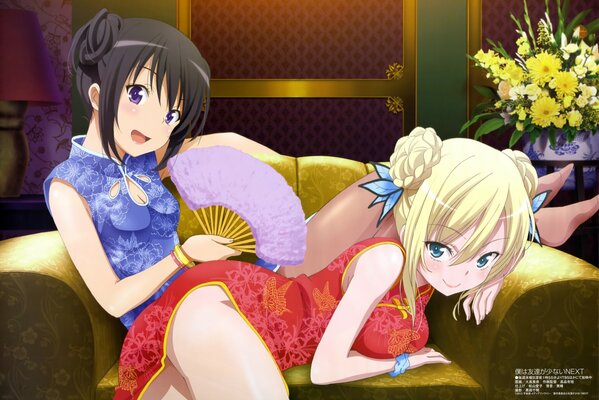 Deux héroïnes d anime flirty en robes chinoises et avec un ventilateur