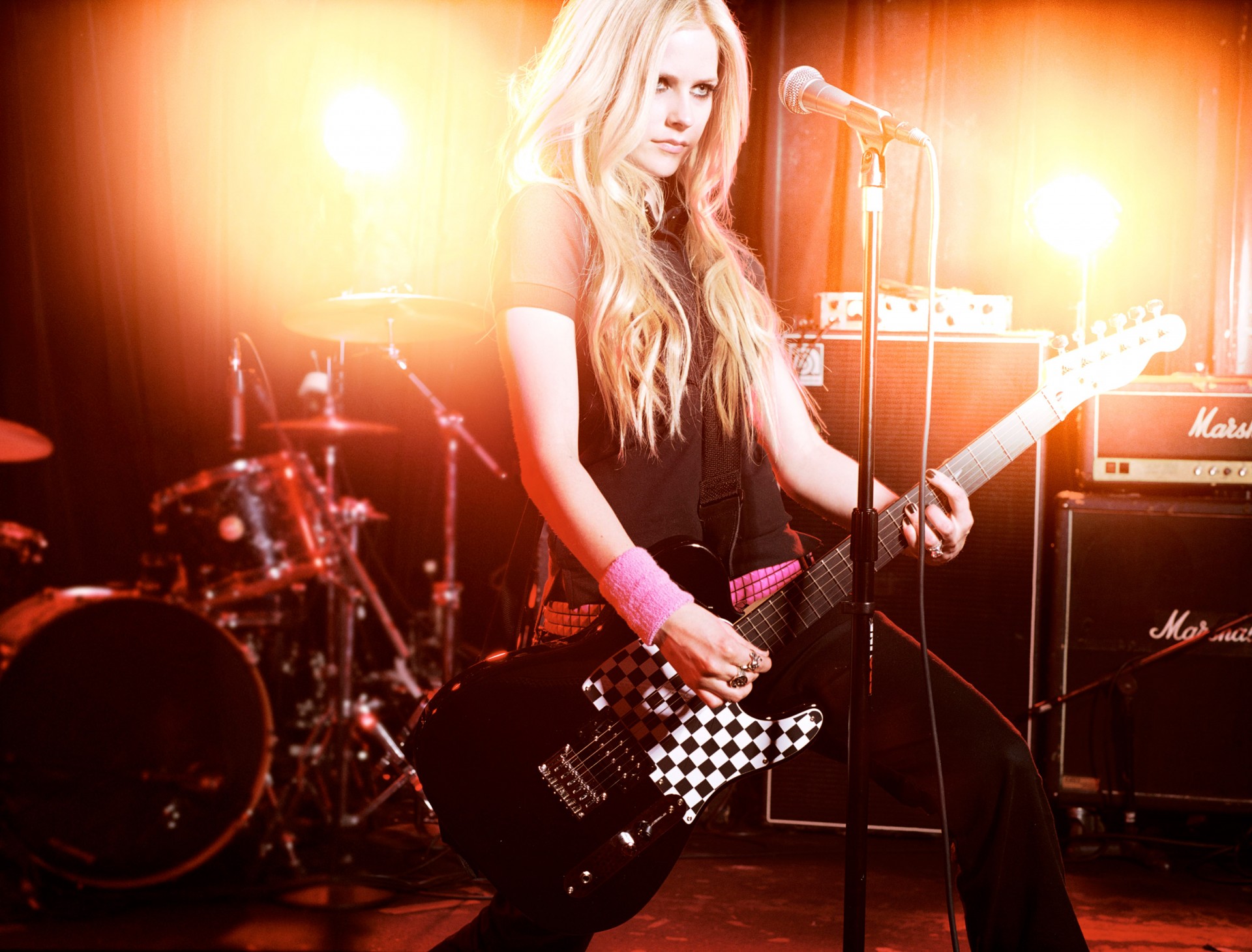 avril lavigne avril lavigne blondynka gitara