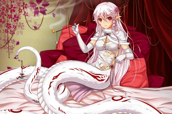 Chica con cola de serpiente en blanco en la cama con guantes