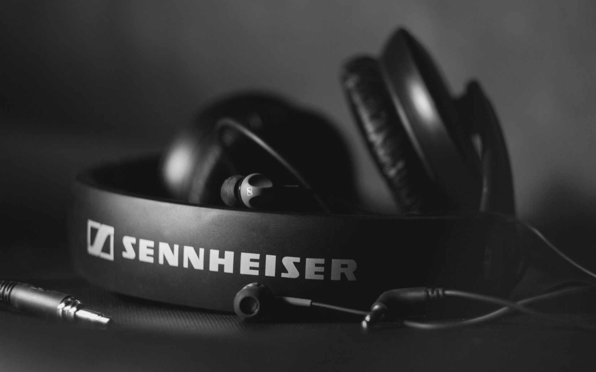 ennheiser hd 205 headphones black and white hi-tech