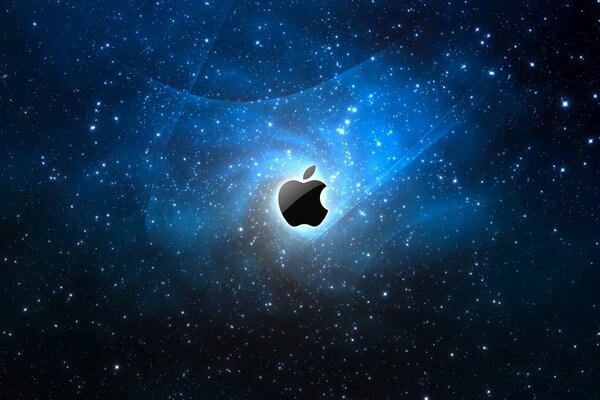 El logotipo de la empresa estadounidense apple en el fondo del cielo estrellado