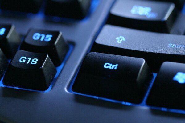 Ungefähres Bild der Tastatur mit blauer Tastaturbeleuchtung