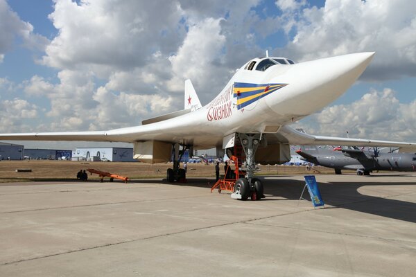 Il Tu-160 russo è atterrato a Mosca il 5 marzo