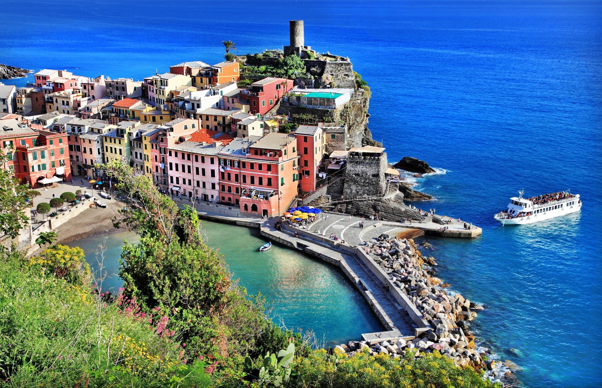 italie pierres paysage vernazza arbres côte nature ville cinque terre province mer ligure bateaux maisons