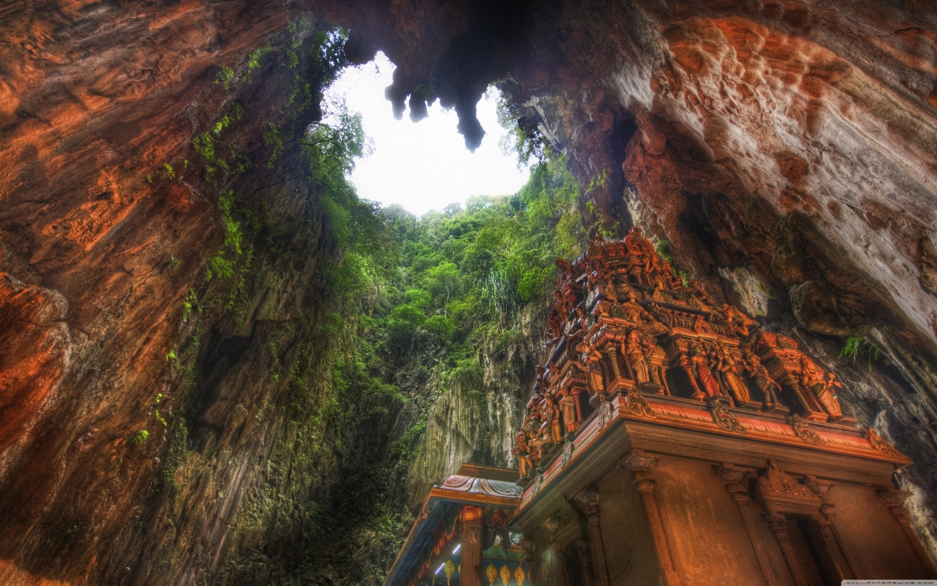 antiguo templo malasia cuevas