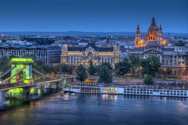 Piękne Węgry, wieczorny Budapeszt