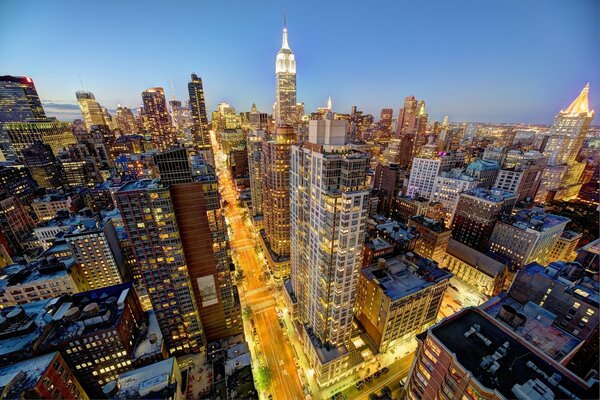 Fotos de los rascacielos de nueva York por la noche desde las alturas