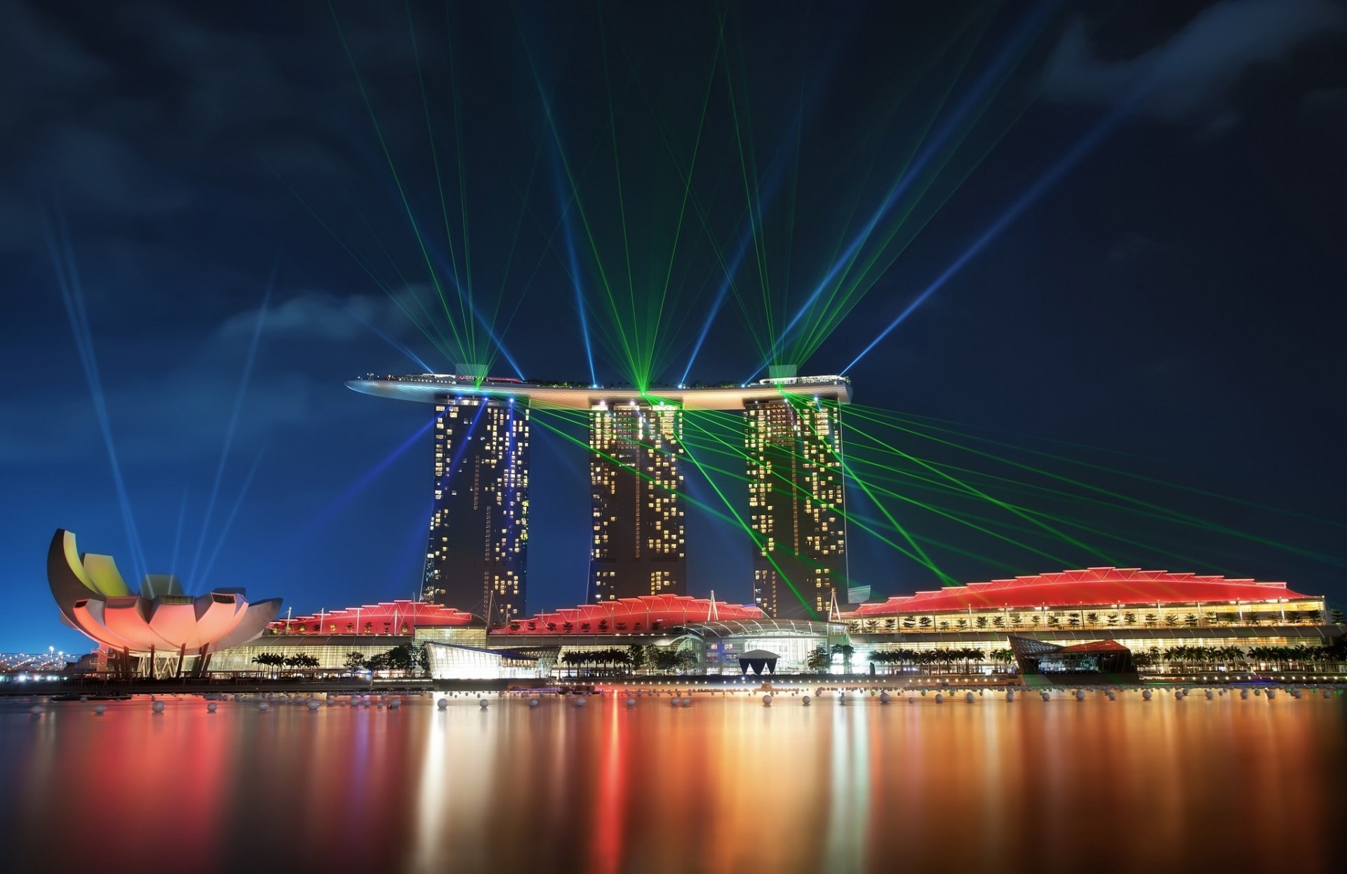 ky lights metropolis skyscrapers night reflection singapore bay trees architecture headlights city-state illumination