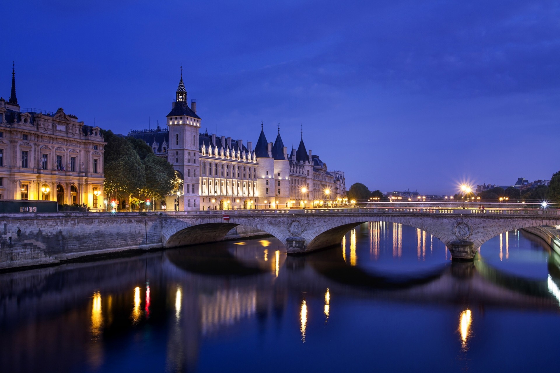 lichter stadt fluss frankreich brücke reflexion paris qatar airways nacht sperre concierge justizpalast beleuchtung lichter licht