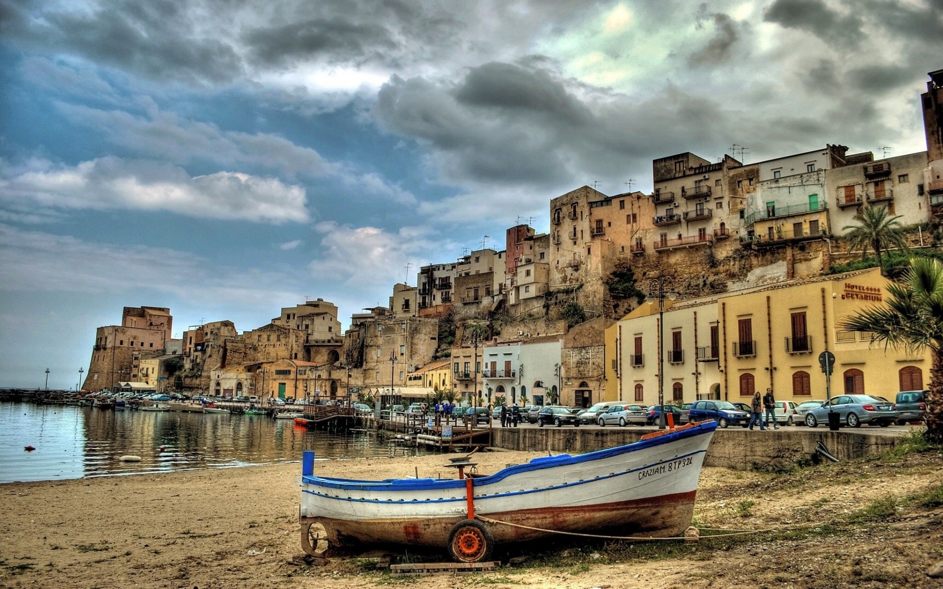 italia paseo marítimo castellammare del golfo puerto edificio sicilia auto coche barco