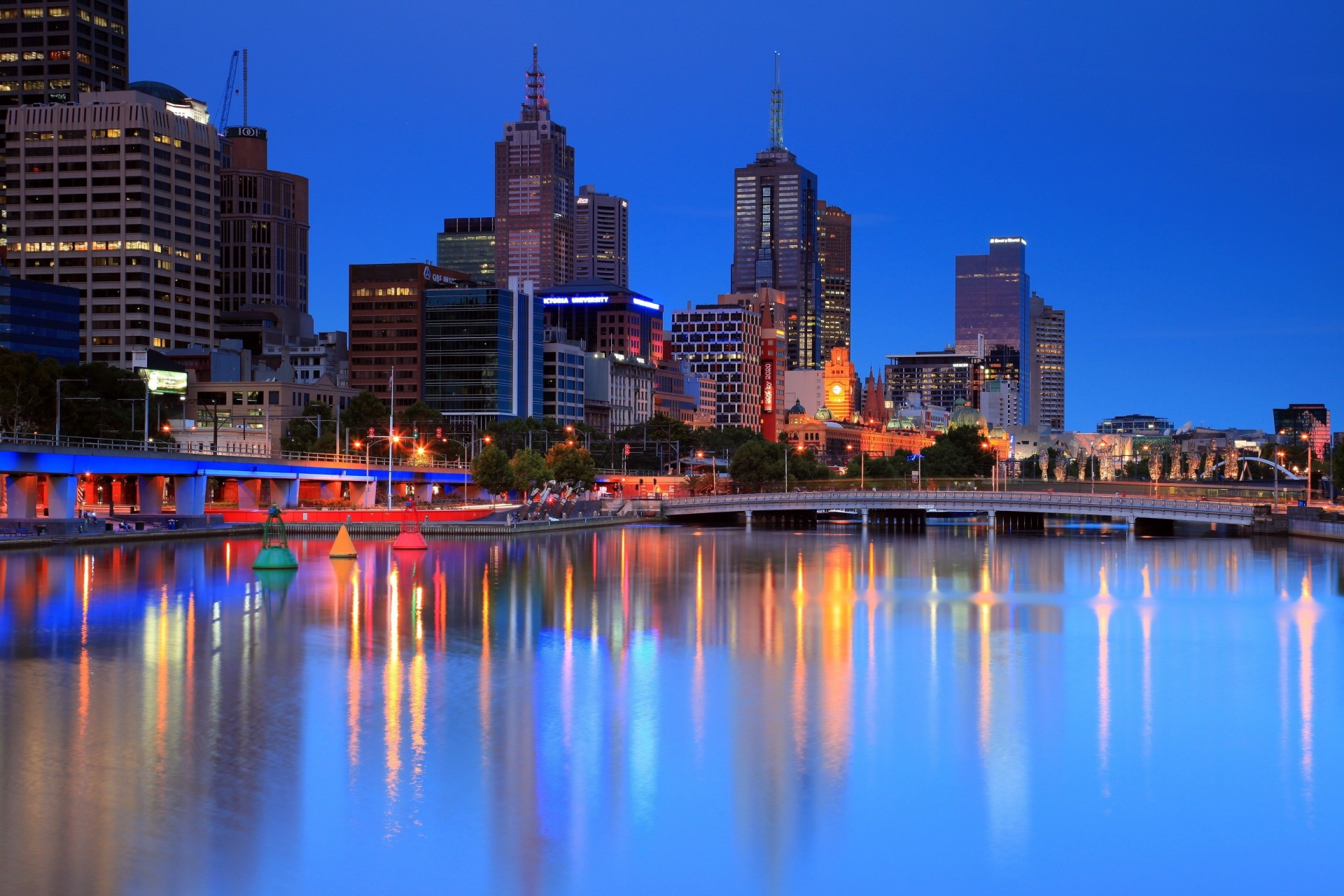 puente árboles melbourne noche árboles. australia ciudad hogar