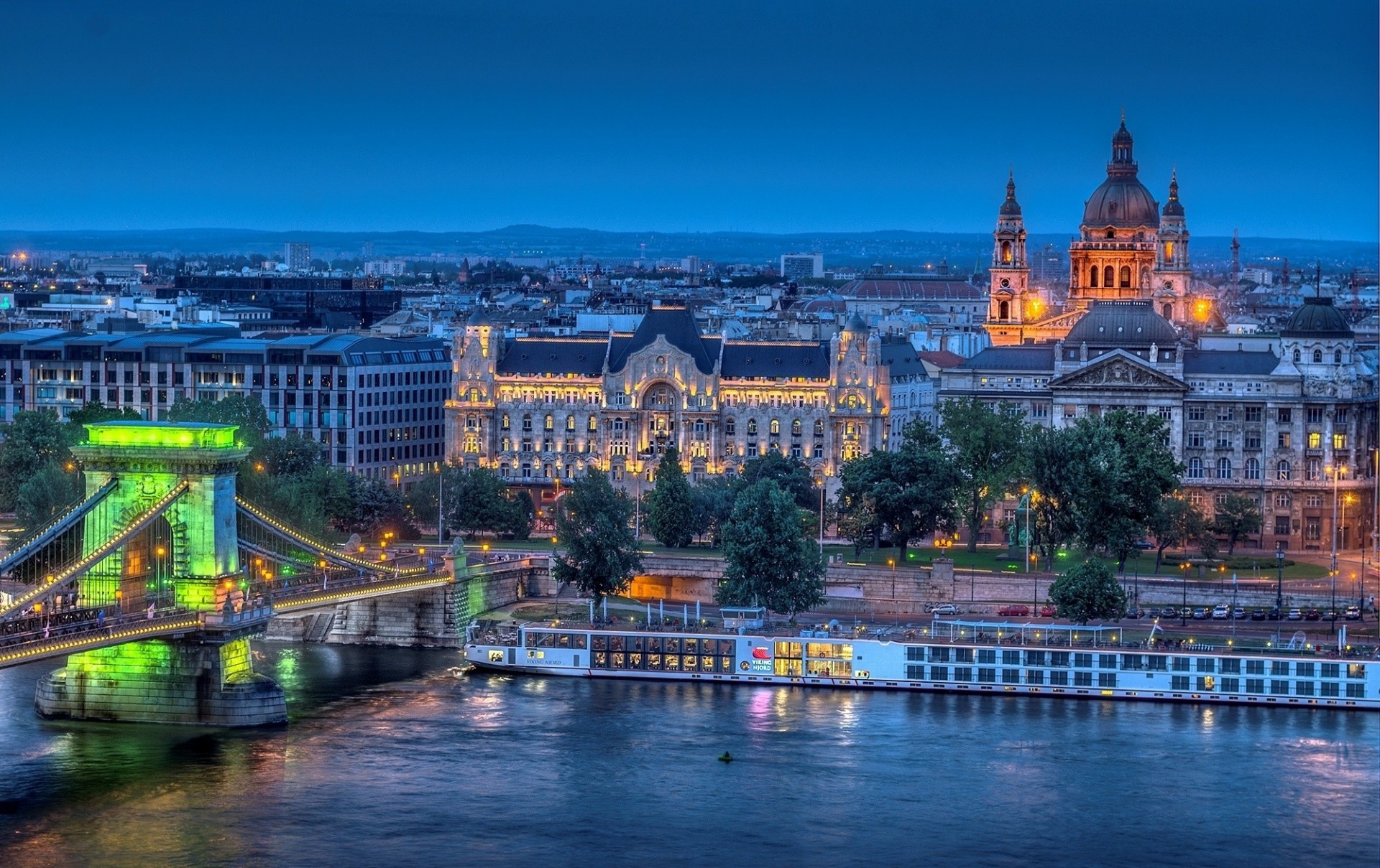 tempio cattedrale fiume budapest ungheria ponte delle catene széchenyi basilica di san istván danubio