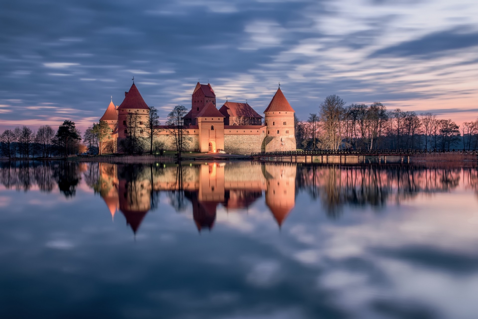 lituania puesta del sol trakai bloqueo lago reflexión