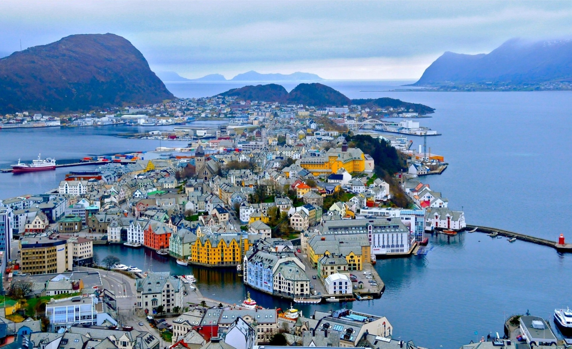 ålesund fjord norvège panorama port bâtiment montagnes