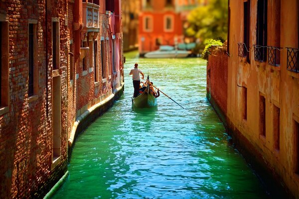 Venecia, una ciudad sobre el agua, con decenas de canales