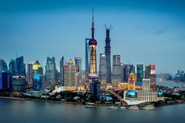 Île de gratte-ciel de nuit de Shanghai