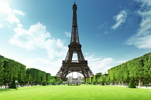 Самая высокая эйфелева башня в Париже