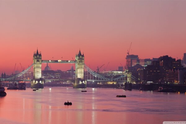 London Bridge i szkarłatny Zachód słońca