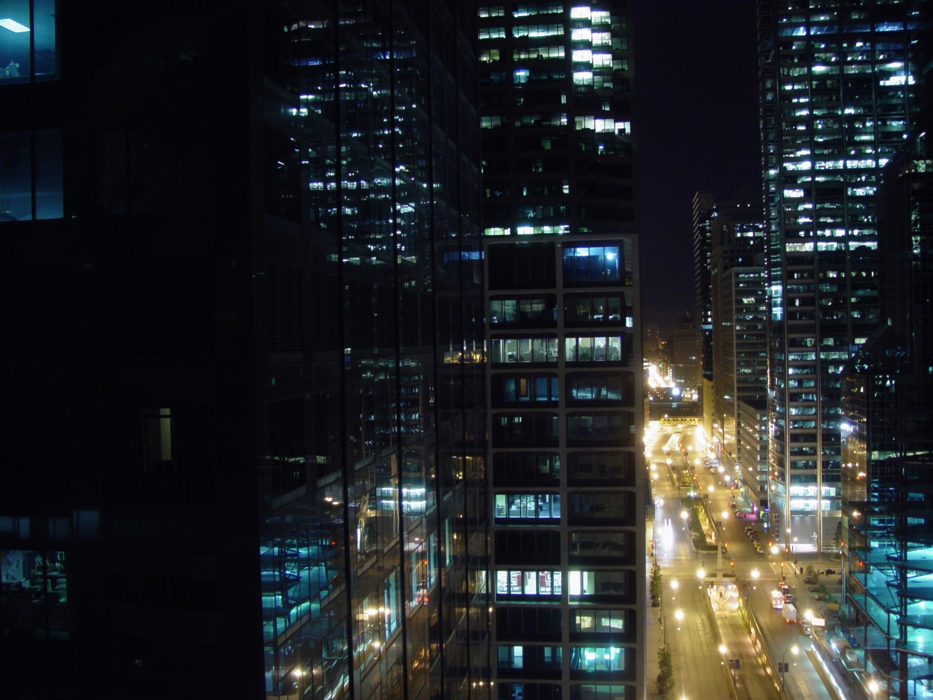 edificio luz noche ciudad