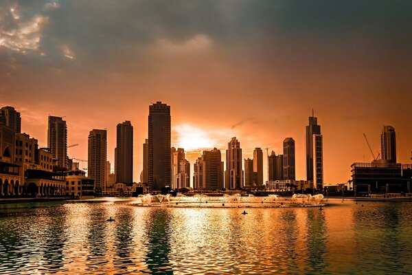 Fantastica Dubai al tramonto