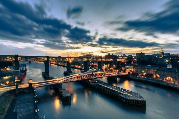 Bridge over the Thames at night