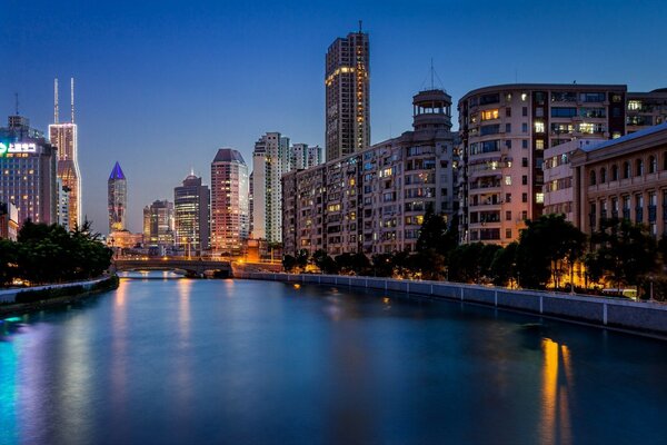 Quai de la rivière Shanghai la nuit