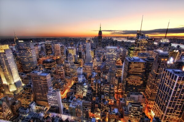 Vue de dessus de New York au coucher du soleil