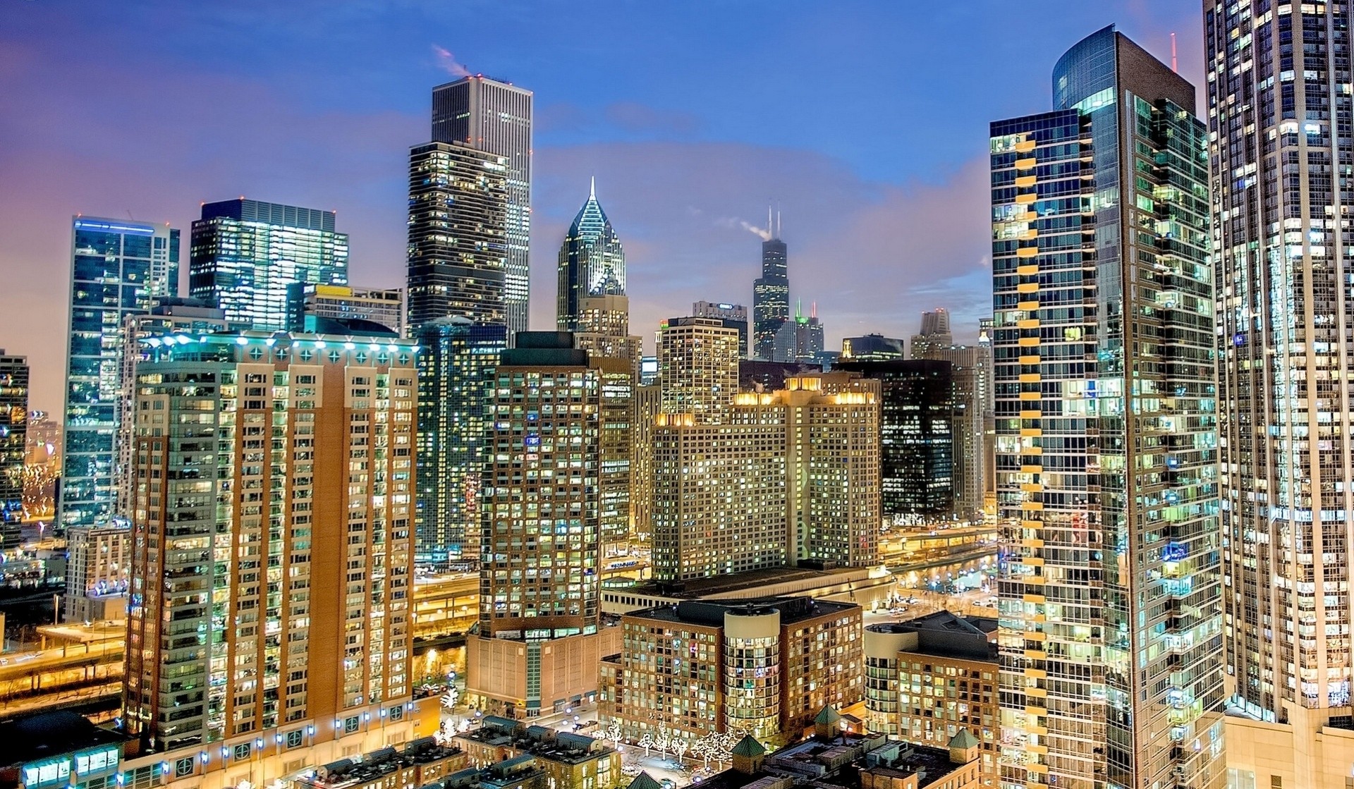 città notturna chicago grattacieli