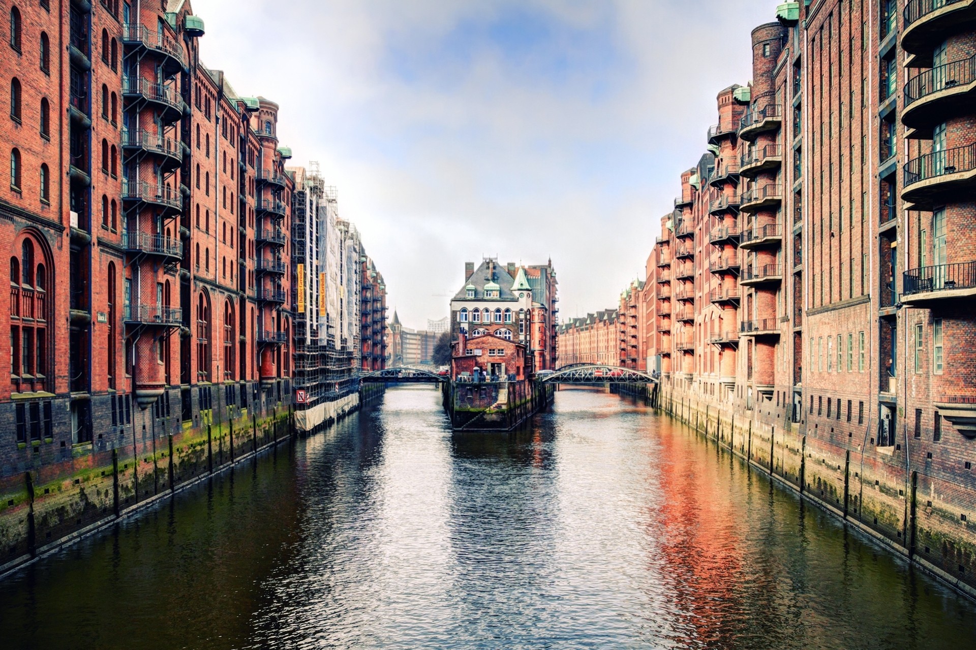 calle hamburgo ciudad alemania canal casas