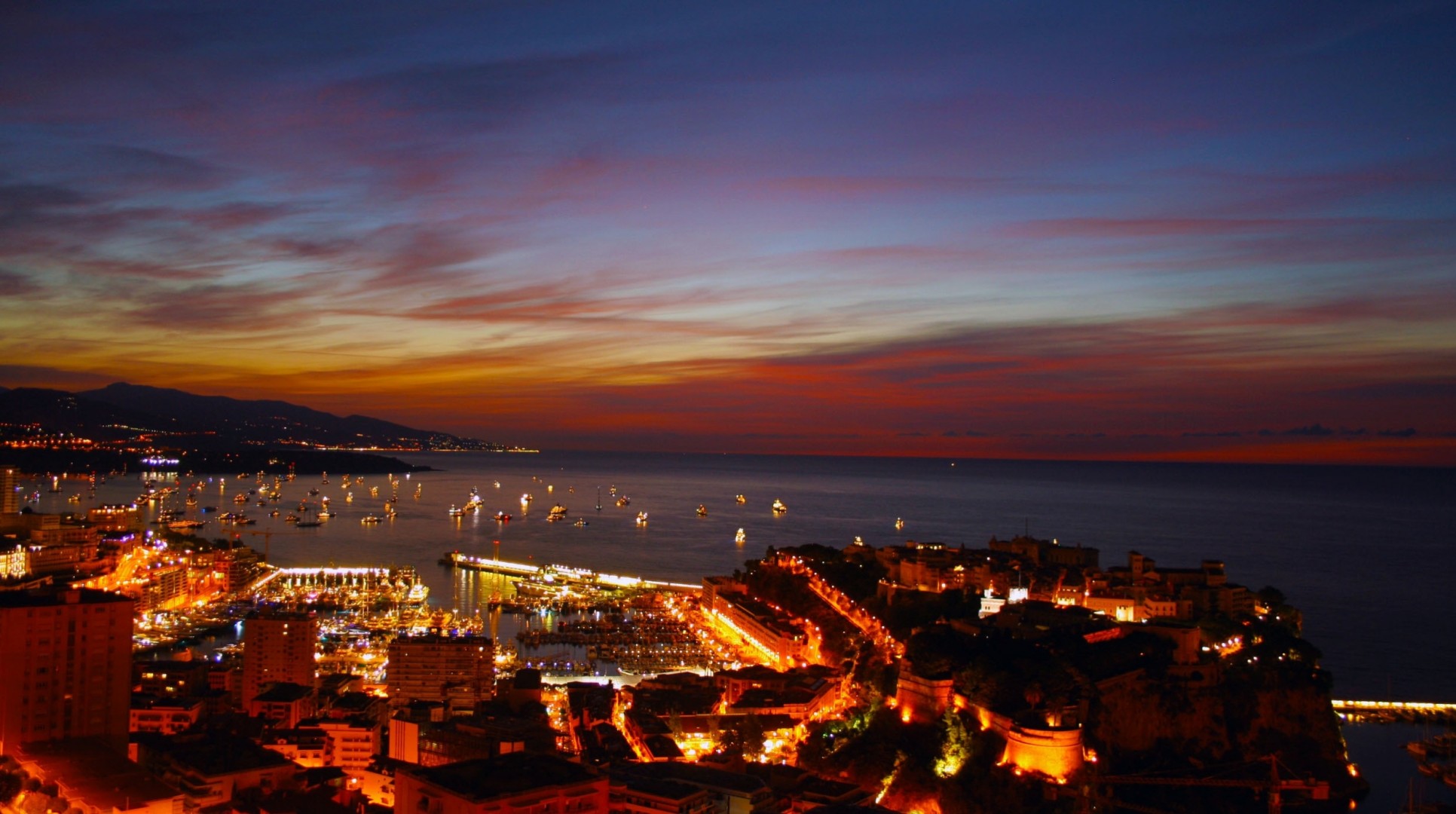 monte carlo paesaggio notte panorama. monaco città porto monte carlo naght case