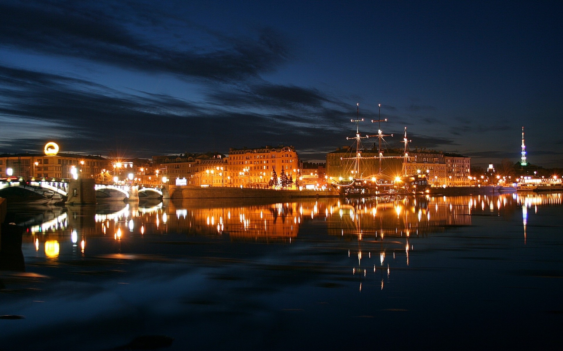 phares rivière nuit ville