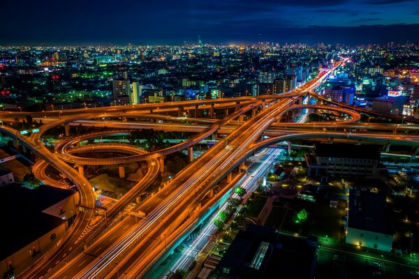 Strade della città notturna di Tokyo