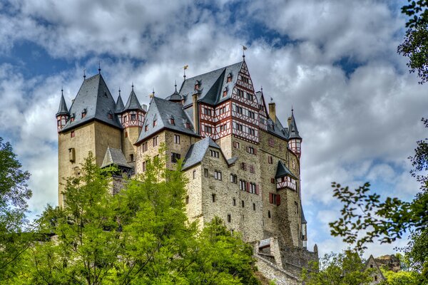 Das Familienschloss geht direkt in den Himmel