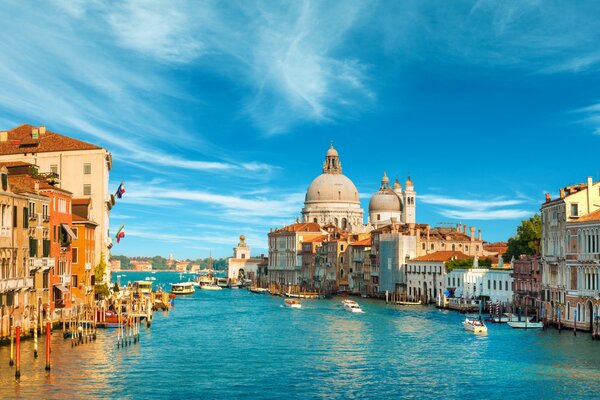 Paysage de Venise avec vinyle sur la rivière