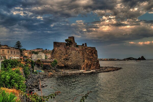 Paysage méditerranéen de la Sicile, côte de la mer