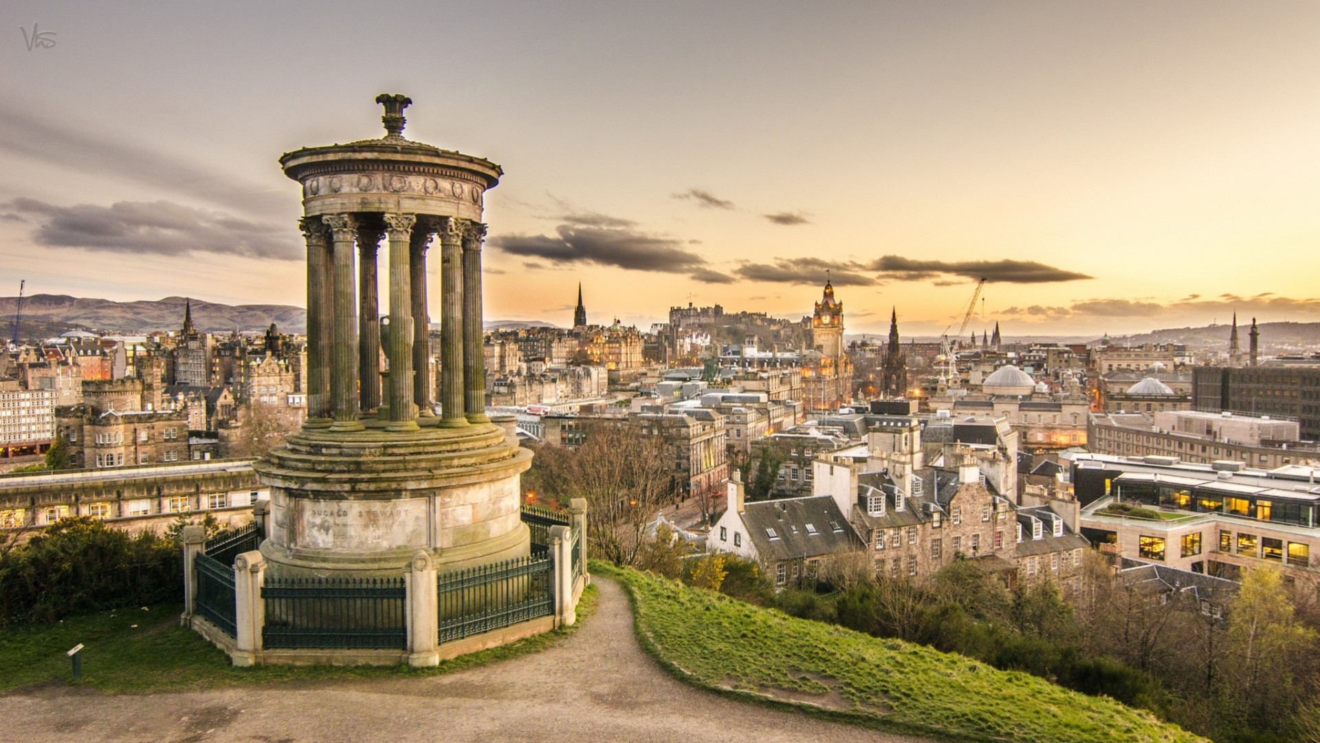 calton hill panorama edinburgh scotland