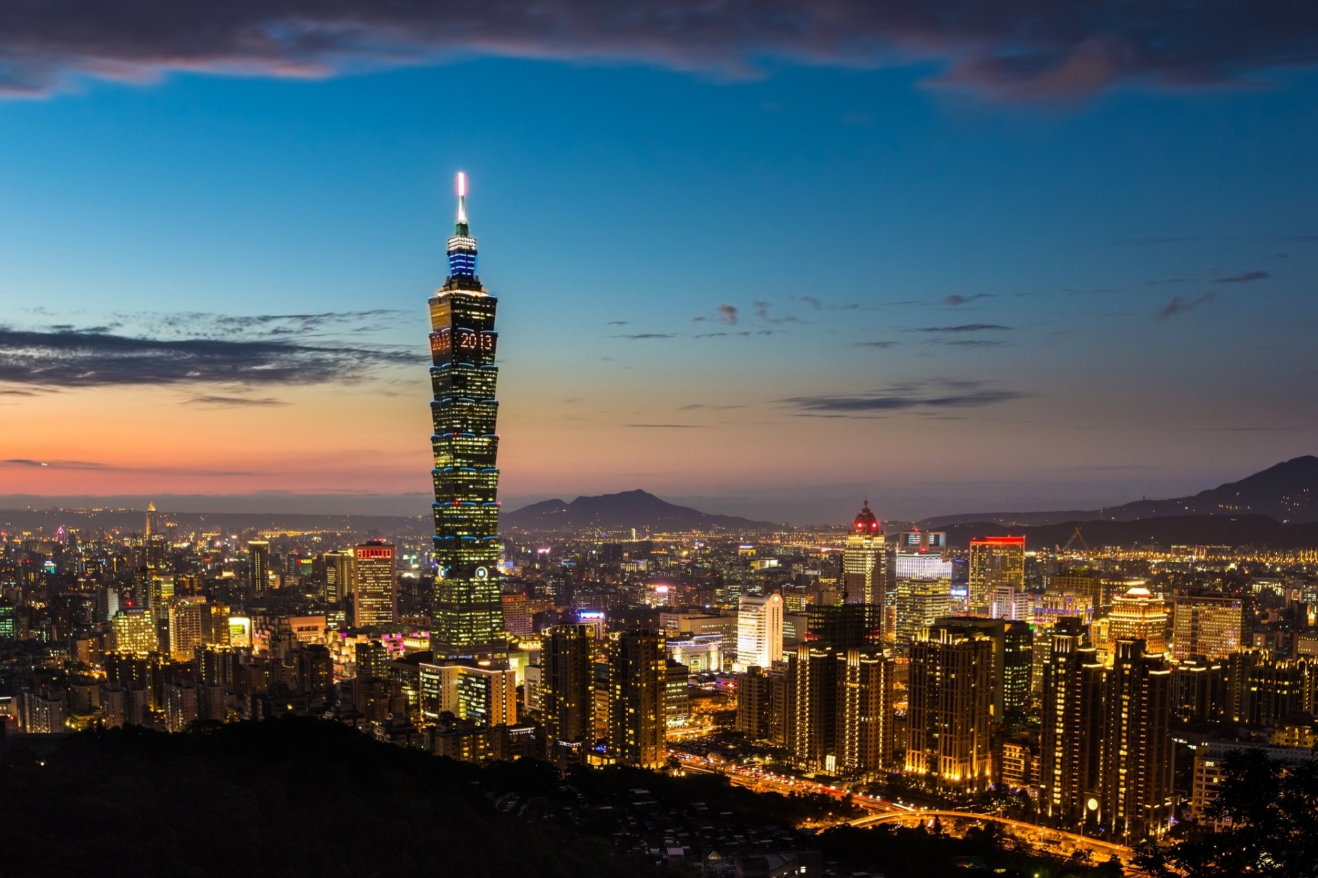 luces noche puesta de sol vista rascacielos edificio ciudad taiwán república de china panorama taipei 101 taipei