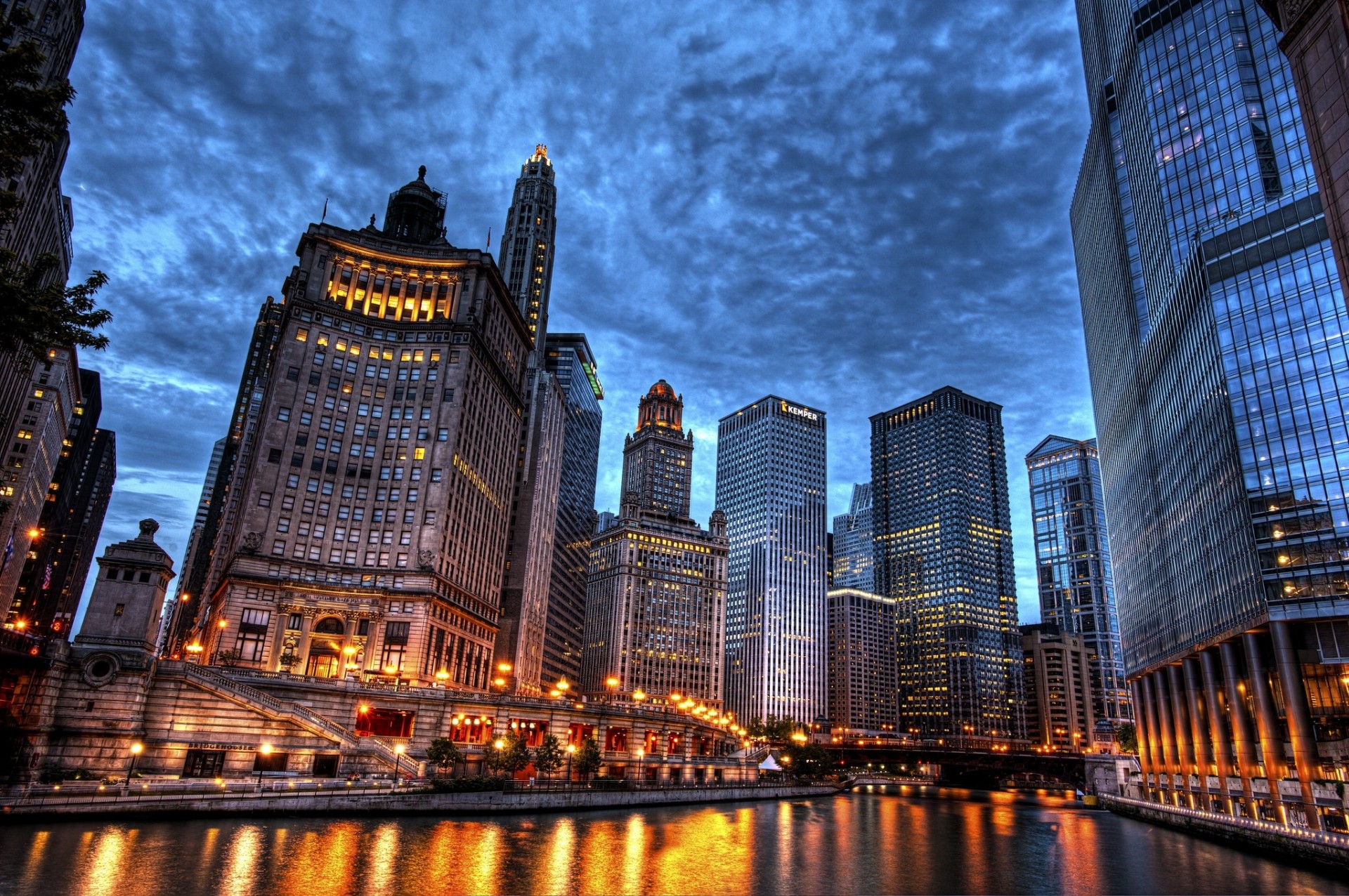 chicago rivière arbres gratte-ciel ville nuit ciel bâtiment illinois nuageux usa pont maisons