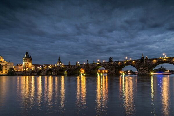 Notte Repubblica Ceca luci della città di notte