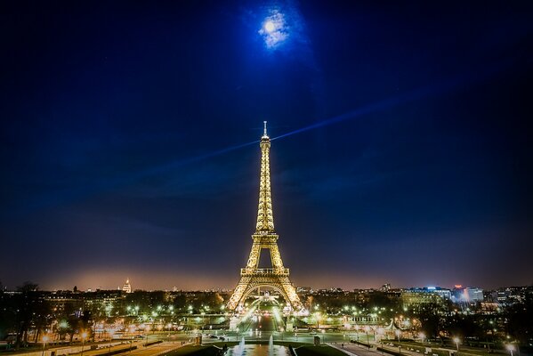 Nocny Paryż Wieża Ephel